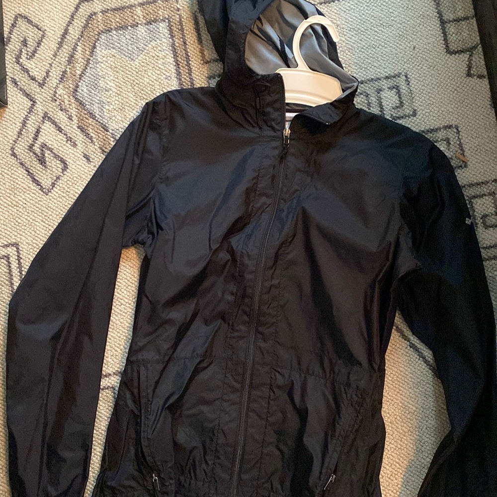 Women’s Columbia Small Black Windbreaker